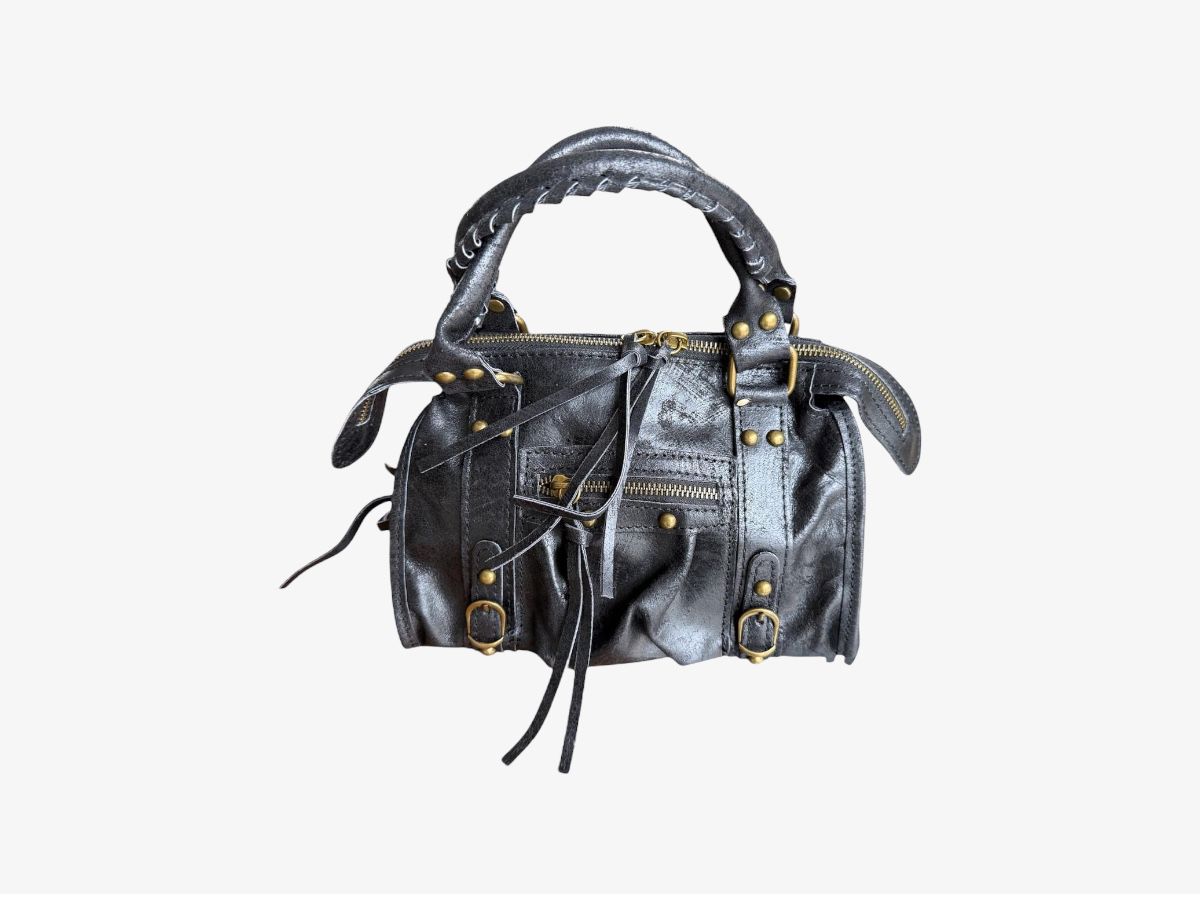 Kleine zwarte leren tas met verstelbaar koord